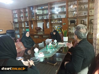 نشست خانم دکتر خادملوسرپرست آموزشکده قدسیه  با  آقای دکتر سعید پور کارآفرین در حوزه پوشاک