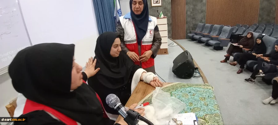 برگزاری کارگاه آموزشی« کمک های اولیه هلال احمر مبتنی بر نیاز در شرایط جنگ»  
 2